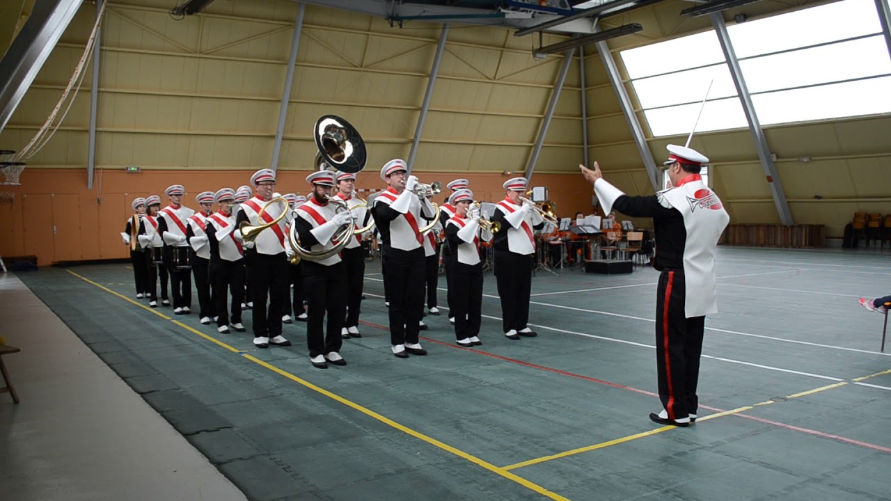 La Chapelloise joue en formation dans une salle